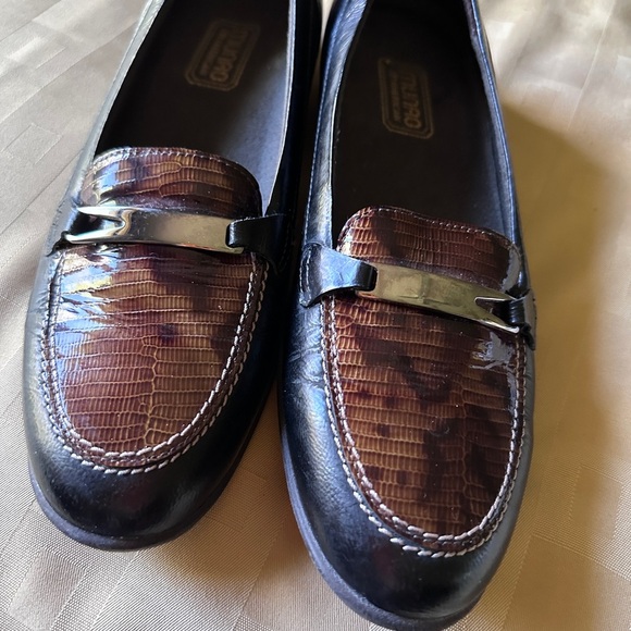 Elegant Black and Brown Women's‎ Loafers - Picture 2 of 12